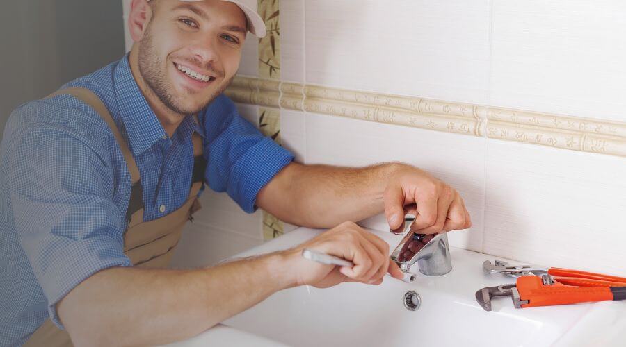 Expert burst pipe repair services in Flomot, TX